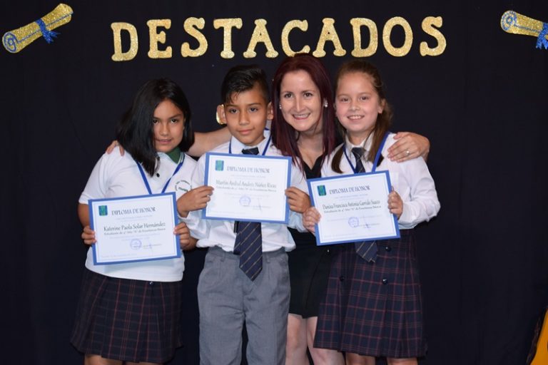 Ceremonia De Premiación Estudiantes Destacados | Colegio Bicentenario ...