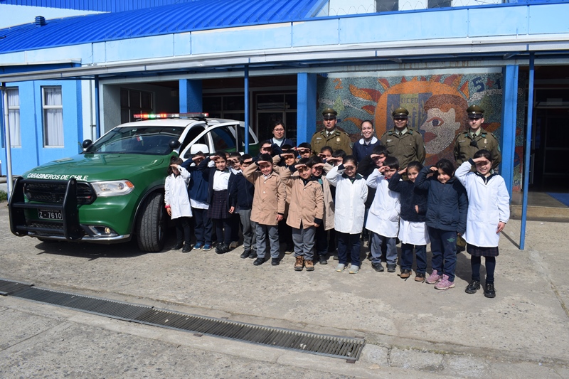 Carabineros visita a nuestros estudiantes de primero básico